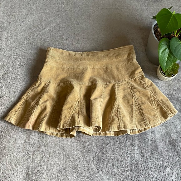 blook basic Dresses & Skirts - Y2K tan corduroy pleated mini skirt size medium